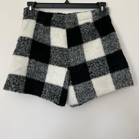 NWT Mustard Seed Flavia high rise pocketed plaid fuzzy shorts - Picture 3 of 3